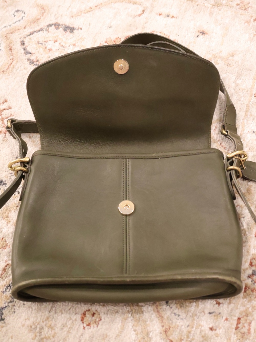 Vintage Coach Legacy Olive Green Leather Flap Crossbody Bag USA Made - Picture 4 of 6